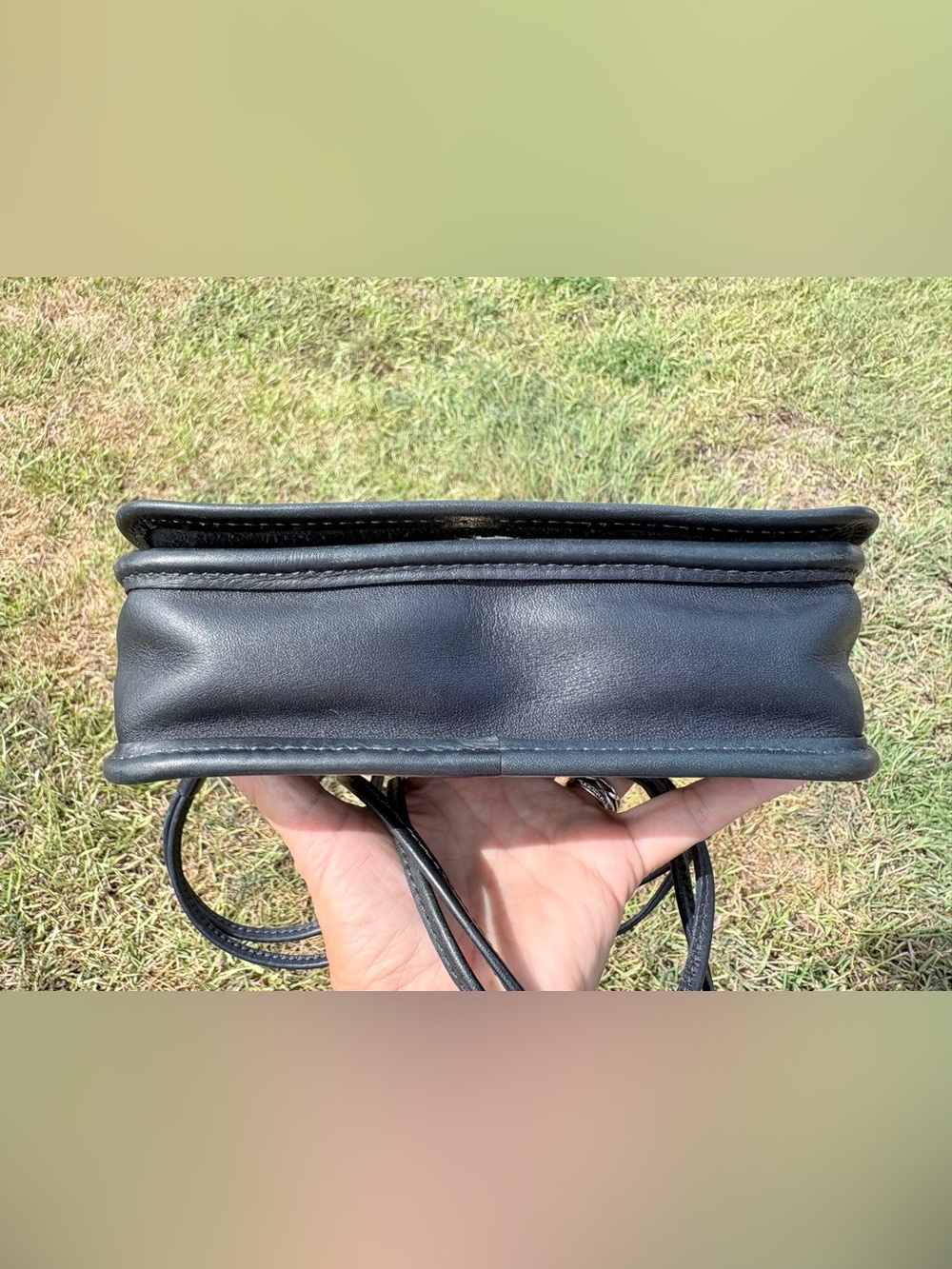 Coach 2012 shoulder purse - Picture 2 of 12